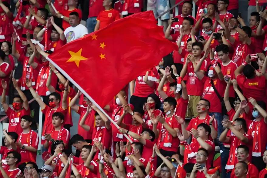 转会窗口动态：多家英超俱乐部关注比甲年轻中卫
